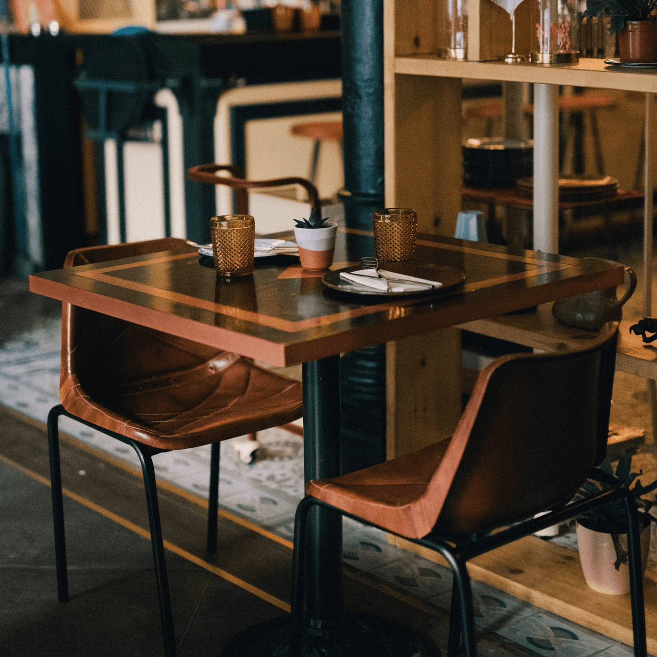 Bar & Counter Tables