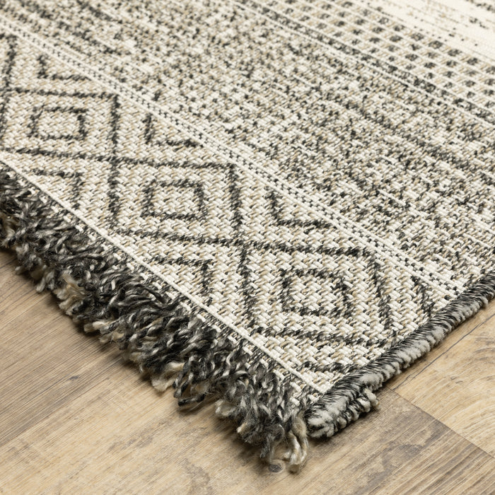 Oriental Weavers Gillian 1622E Beige/ Black 9'10"" x 12'10"" Indoor Area Rug G1622E300390ST
