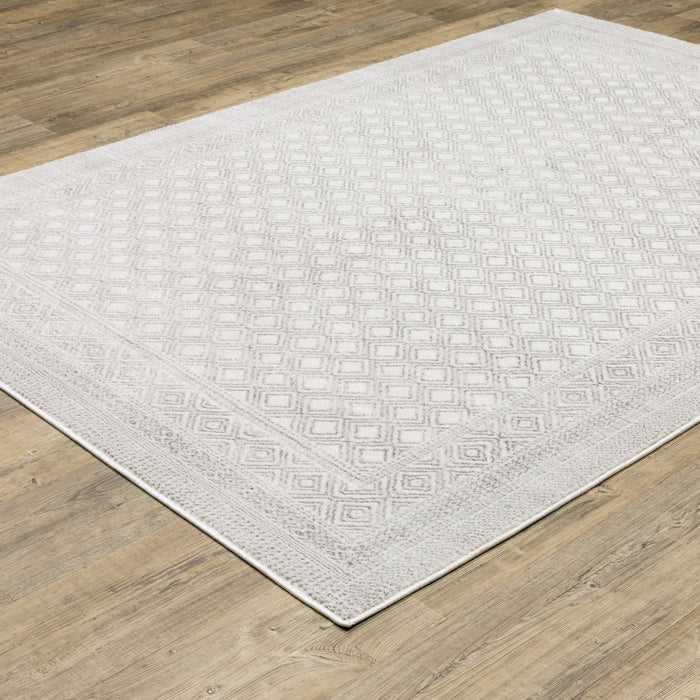 Oriental Weavers Montecito 094W8 White/ Grey 6'7"" x 9'6"" Indoor Area Rug M094W8200296ST