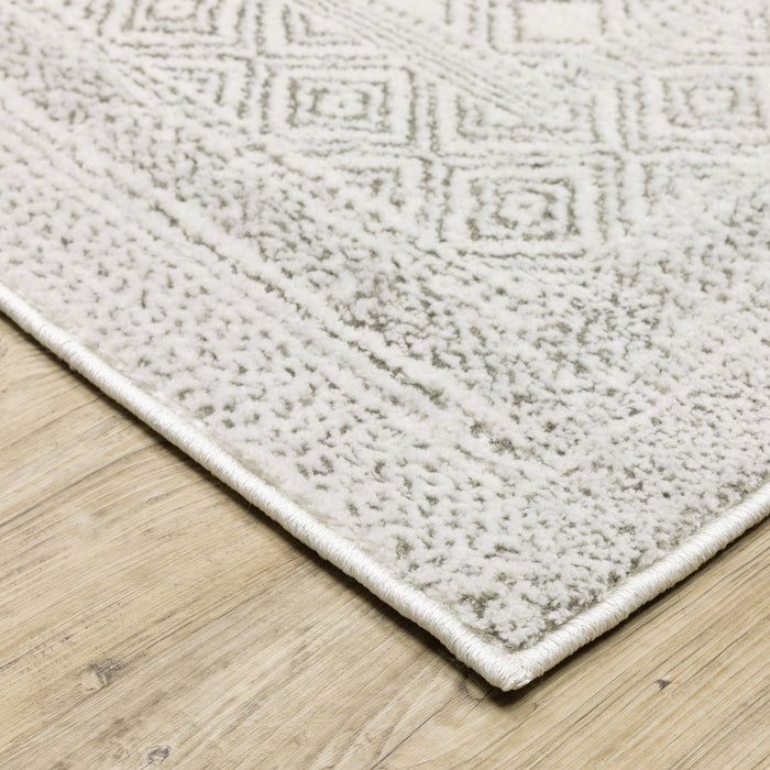 Oriental Weavers Montecito 094W8 White/ Grey 7'10"" x 10'10"" Indoor Area Rug M094W8240340ST