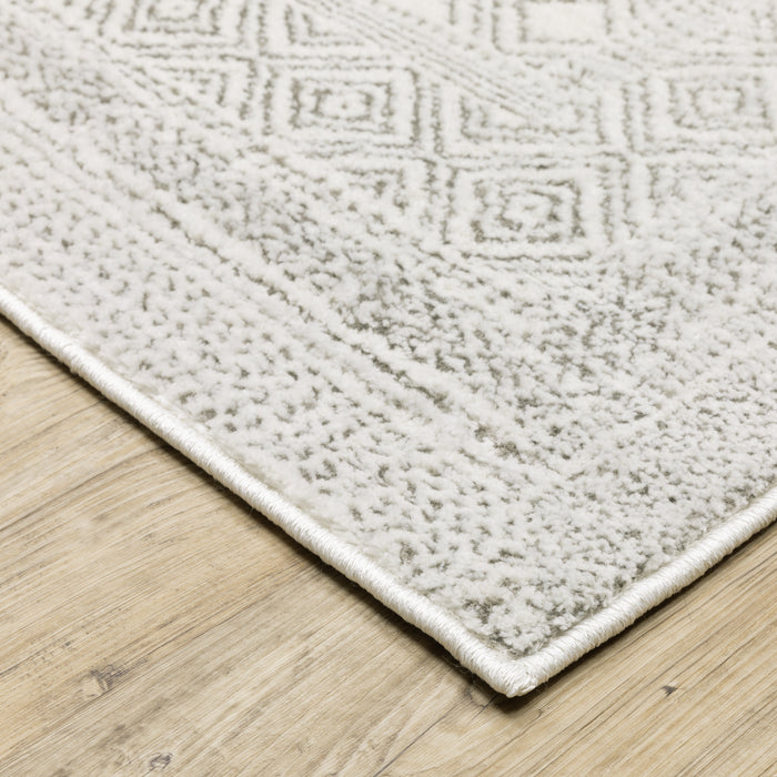 Oriental Weavers Montecito 094W8 White/ Grey 6'7"" x 9'6"" Indoor Area Rug M094W8200296ST