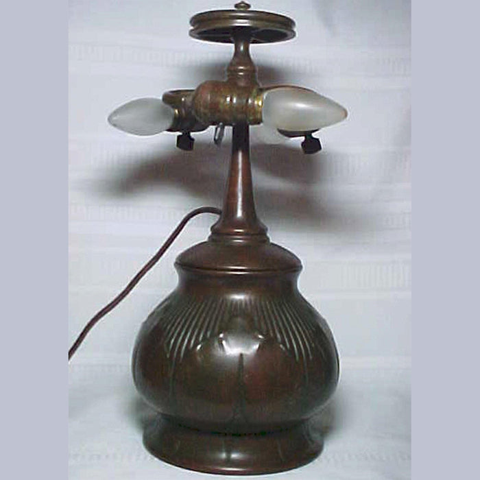 Meyda ORIGINAL TIFFANY ACORN W/TOBACCO LEAF TABLE LAMP